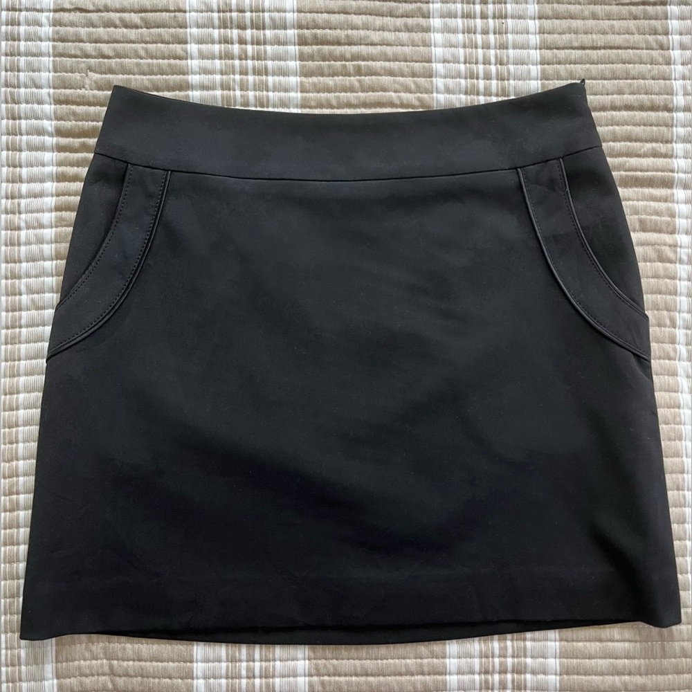 Black short skirt, with functional pockets